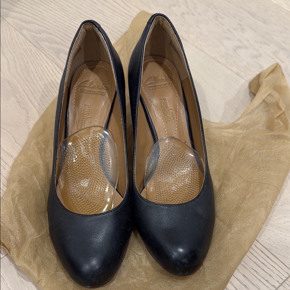 Clarks Women's Black Pumps
